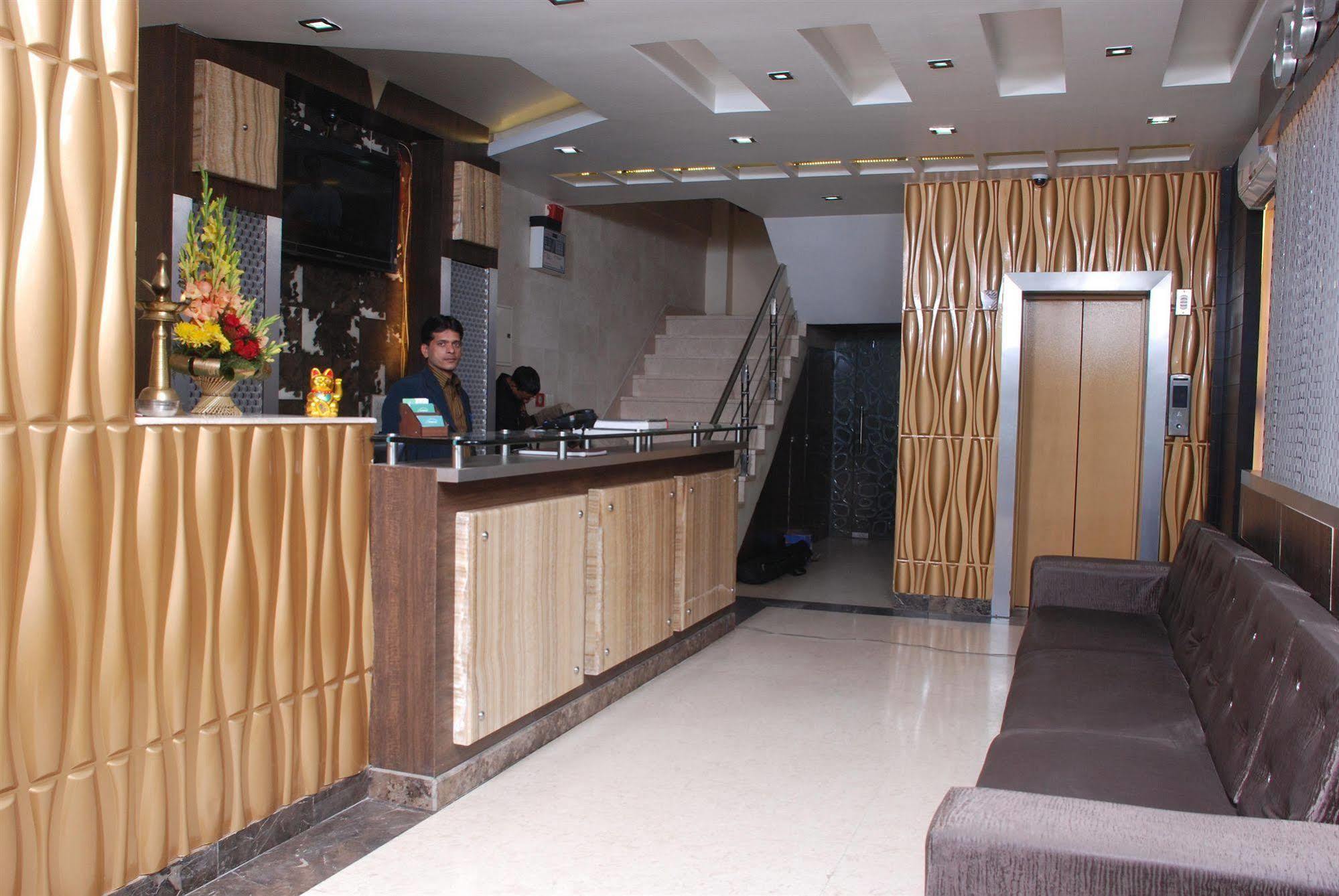 Hotel Silver Stone - Karol Bagh New Delhi Exteriör bild